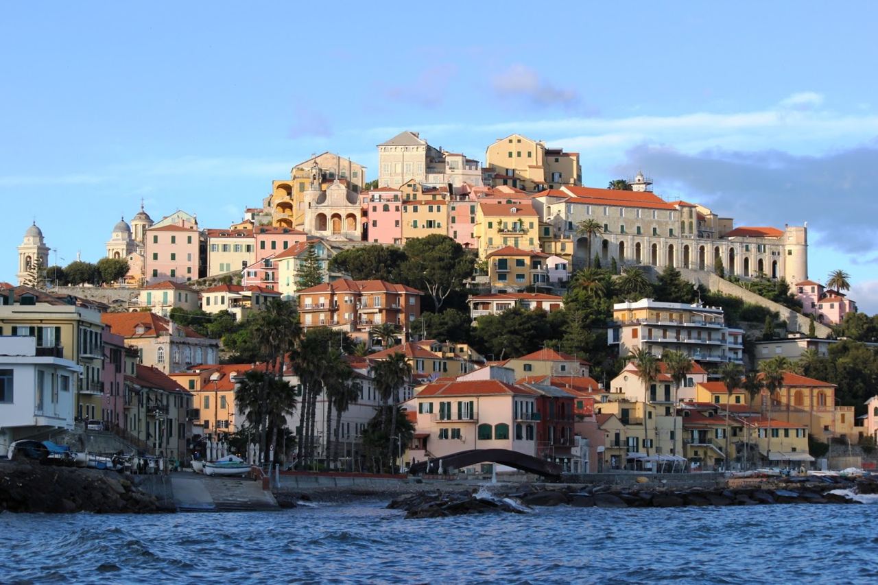 Империя Порто Маурицио – пентхаус с фресками