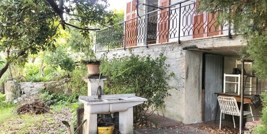 Appartamento in villa con giardino nella prima periferia di Imperia Oneglia