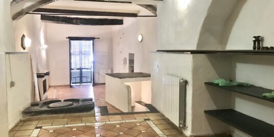 Borgomaro – Caratteristico appartamento con soffitti a volta